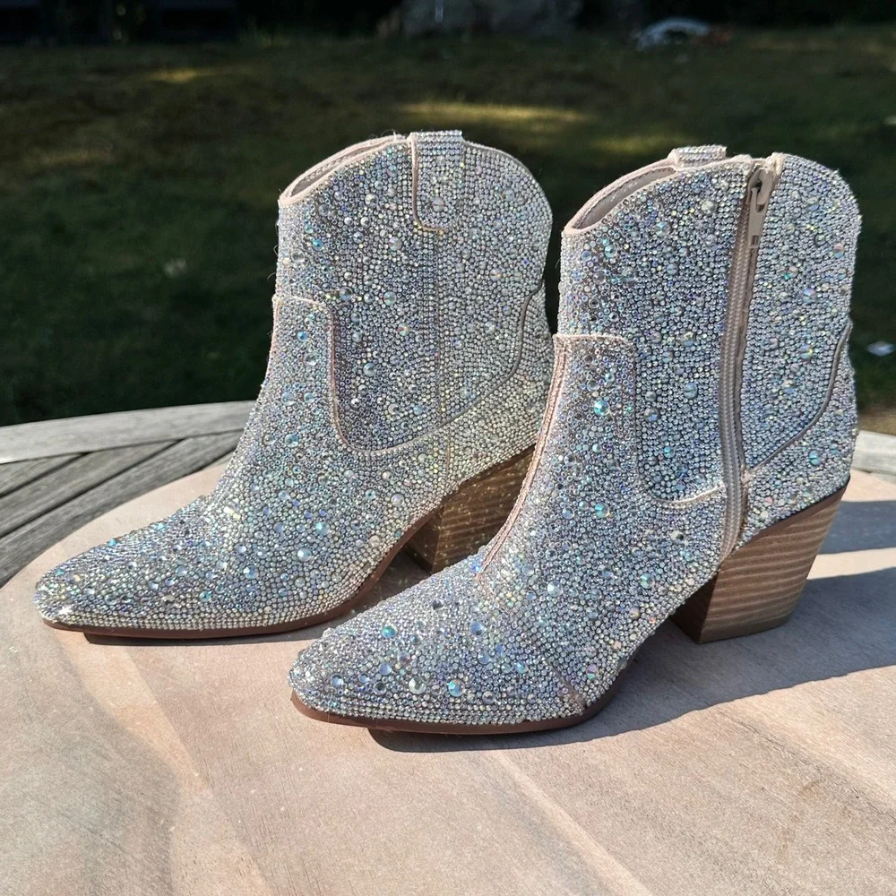 Cushionaire Bravo Womens Rhinestone Western Ankle Boots Iridescent Silver 6.5